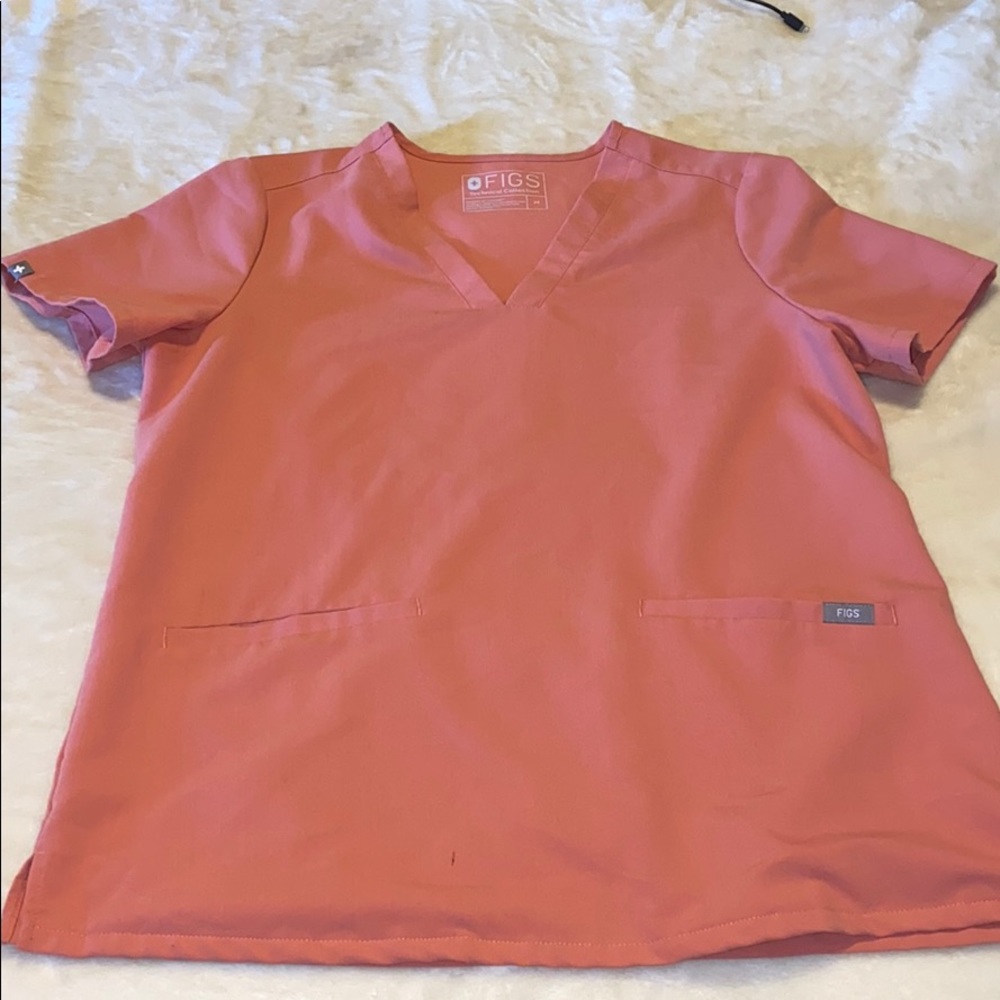 Figs Coral CASMA 3 pocket scrub top